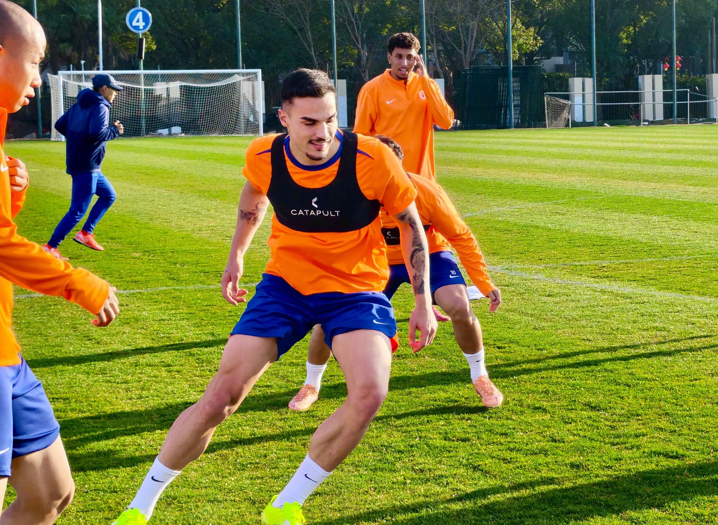 世界杯赛事直播-阿尔瓦罗带着彭啸踢铁人四叉戟冲击 李金羽不会飘 泰山队拒绝爆冷