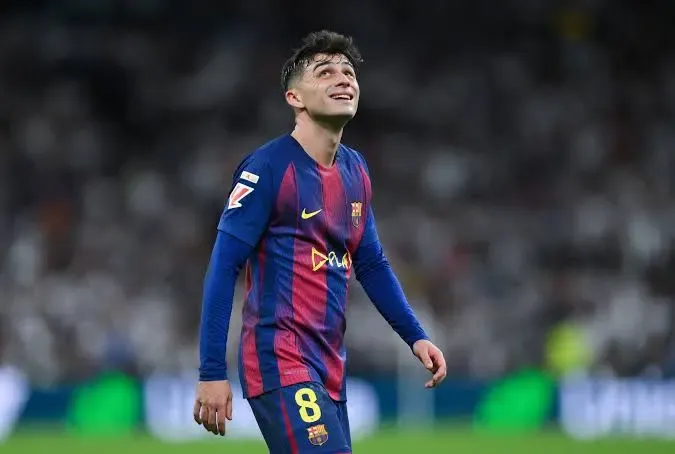 佩德里半场数据：2次关键传球，传球成功率88%，12次推进